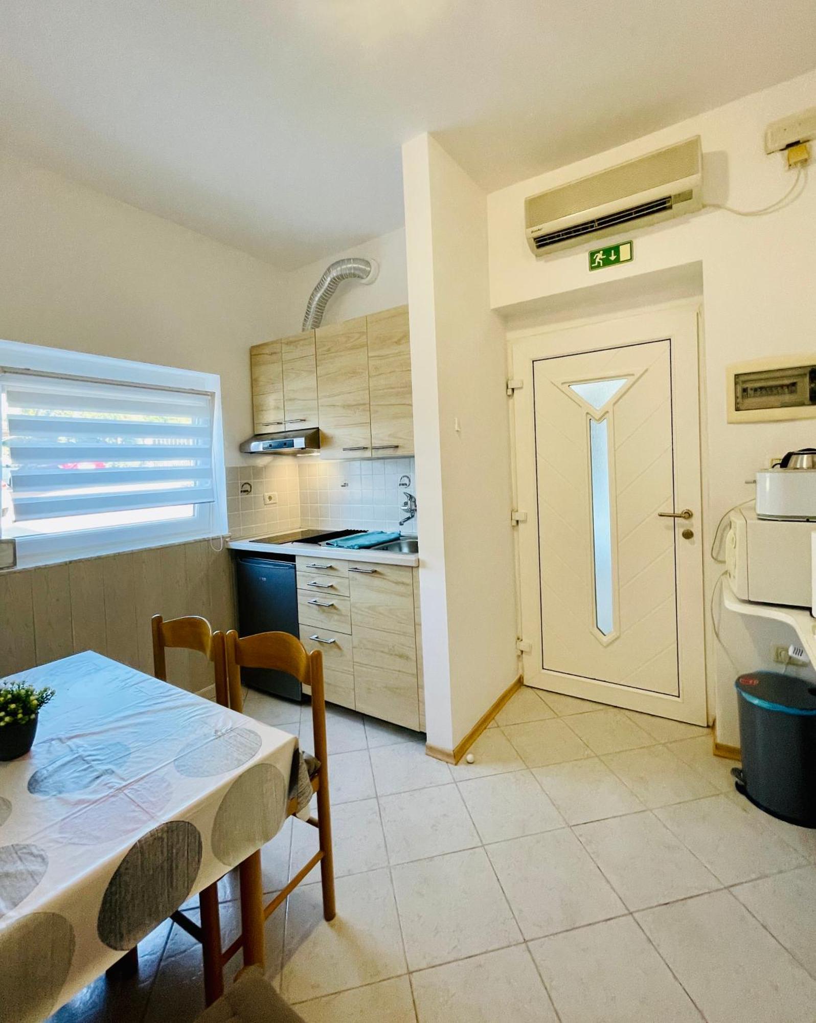 Viler Apartments Izola Buitenkant foto
